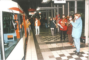 Einweihungsfeier des M8D StadtBahn-Typs im Jahr 1994