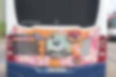 Heckbeklebung eines Busses
