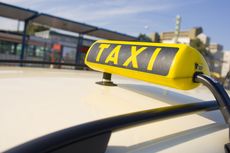 Taxi an einer Haltestelle Taxi an einer Haltestelle