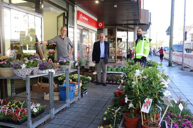Wollen sich gegenseitig unterstützen (von links): Danny Hoogenboom und Karl-Uwe Eggert von der WIG mit Simon Klassen, Leiter des Bereichs Gleise und Strecken bei moBiel.