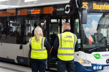 Unsere Sicherheits- und Servicekräfte sind für dich im Einsatz. Unsere Sicherheits- und Servicekräfte sind für dich im Einsatz.
