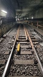 Schienen in einem Stadtbahntunnel