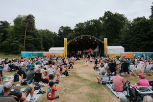 Picknick trifft Theater im Senner Waldbad