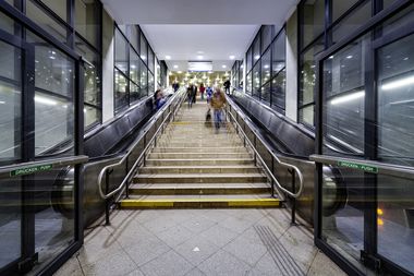 Haltestelle Jahnplatz - Treppenaufgang Haltestelle Jahnplatz - Treppenaufgang zur Verteilerebene und zum ServiceCenter moBiel
