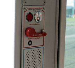 Notbremse im StadtBahn-Typ »M8D« Notbremse im StadtBahn-Typ »M8D«