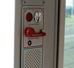 Notbremse im StadtBahn-Typ »M8D« Notbremse im StadtBahn-Typ »M8D«