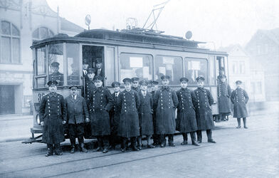 Gruppenfoto der Straßenbahn-Mitarbeiter von 1928