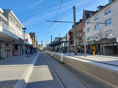 Hochbahnsteig Normannenstraße im März 2025