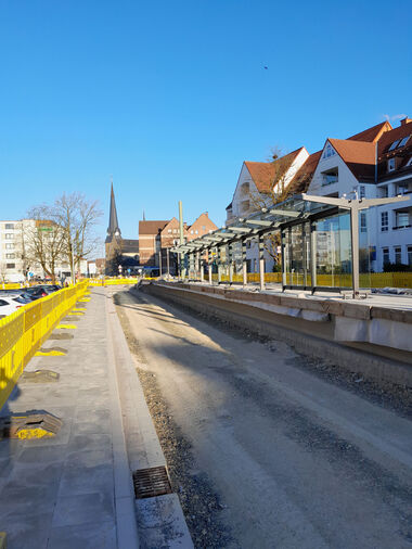 Hochbahnsteig Brackwede Kirche im Februar 2025