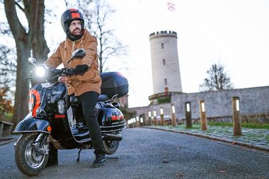 Mit Alma durch Herbst & Winter – Fahrt bei tiefstehender Sonne besonders vorausschauend | Foto: Sarah Jonek Mit Alma durch Herbst & Winter – Fahrt bei tiefstehender Sonne besonders vorausschauend
