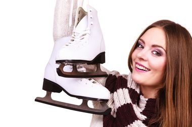 Schlittschuhe in Bus & Bahn | Foto: iStock.com/Voyagerix Schlittschuhe in Bus & Bahn