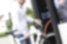 Das Fahrrad fährt mit