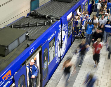 Arminia-Bahn Zu sehen ist die ehemalige Arminia-StadtBahn mit Fahrgastverkehr am Bahnsteig