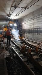 Schienen in einem Stadtbahntunnel