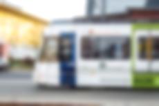Vamos-Bahn im Stadtbild