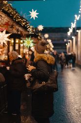 Symbolbild: Weihnachtsmarkt | Foto: Ross Sneddon auf Unsplash