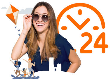 Frau mit Sonnenbrille schaut fröhlich in die Kamera. Im Vorder- und Hintergrund sind Illustrationen mit einer Uhr und 24, von Freibad-Besuchenden und von einem Drachen, der steigen gelassen wird, zu sehen.