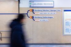 Neue Linienwegweiser am Jahnplatz