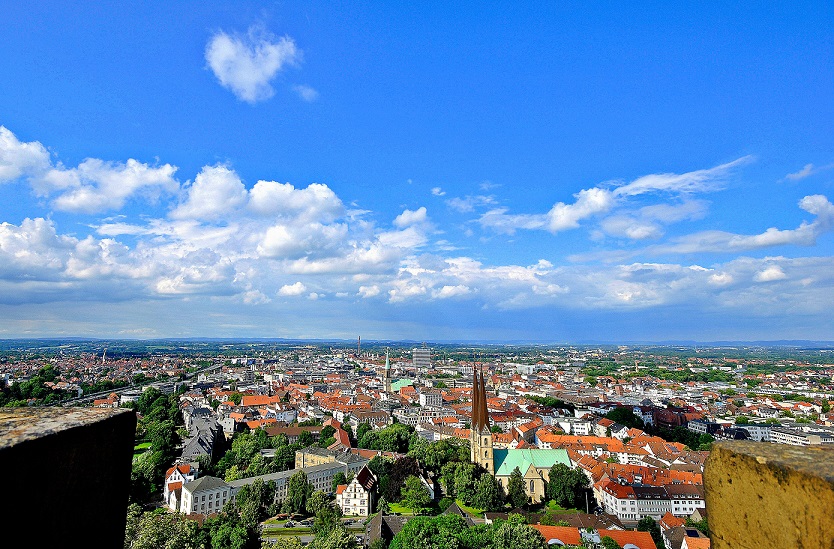 Bielefeld Panorama Das Bild zeigt das Bielefeld von der Sparrenburg aus.