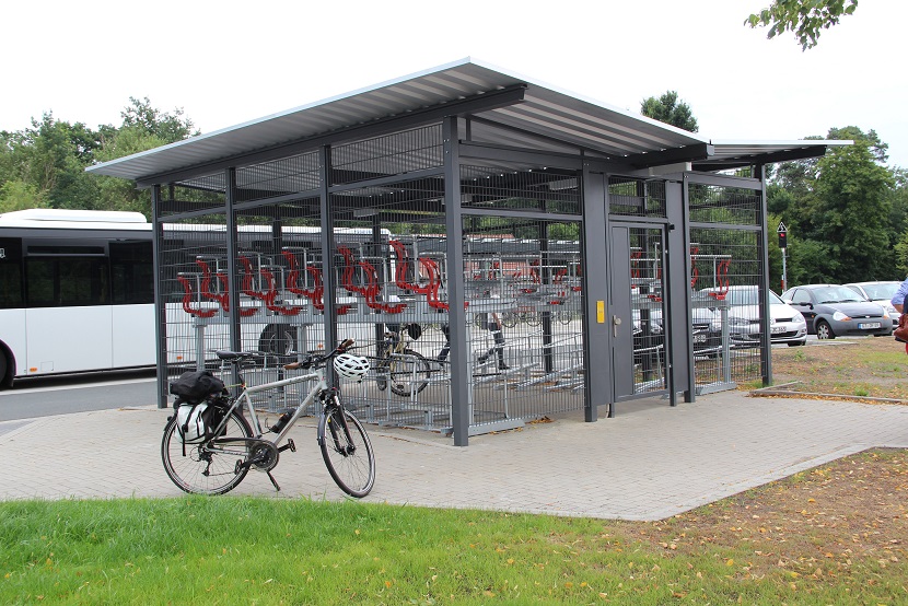 Radpark in Sennestadt, Fahrradparkhaus am Bahnhof Radpark in Sennestadt, Fahrradparkhaus am Bahnhof