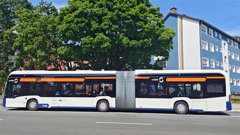 Brennstoffzellenbus von 2025 im Bielefelder Stadtbild